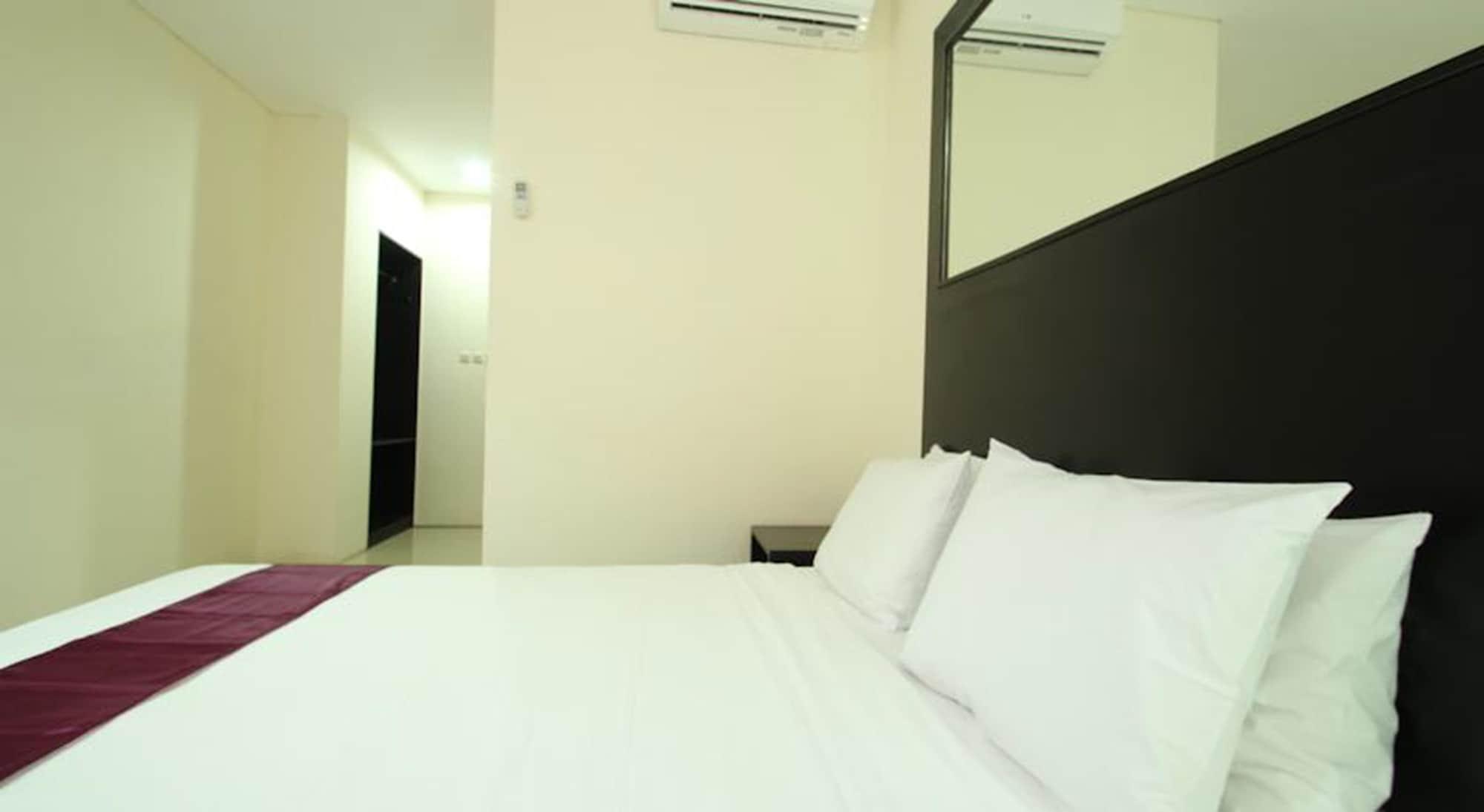 Airport Kuta Hotel And Residences 투반 외부 사진